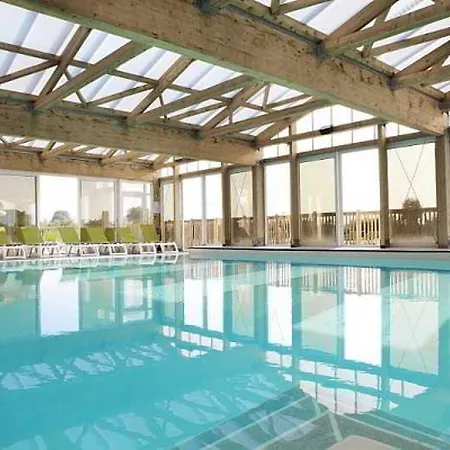 Aparthotel Pierre & Le Chant Des Oiseaux 3*