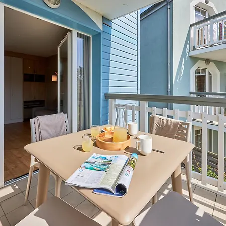 Pierre & Le Chant Des Oiseaux Hotel apartamentowy 3*