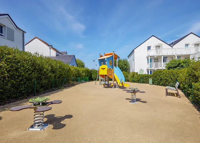 Pierre & Le Chant Des Oiseaux Aparthotel 3*