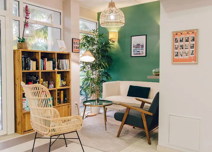 Aparthotel Pierre & Le Chant Des Oiseaux 3*