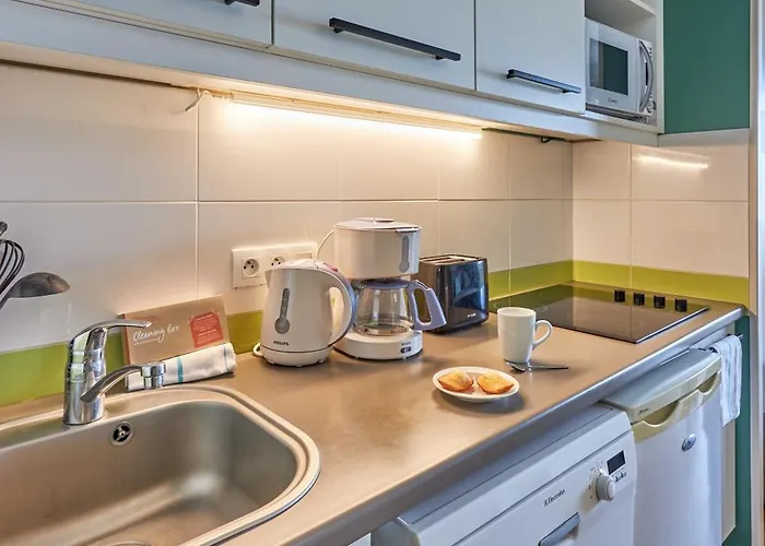 Pierre & Le Chant Des Oiseaux Aparthotel