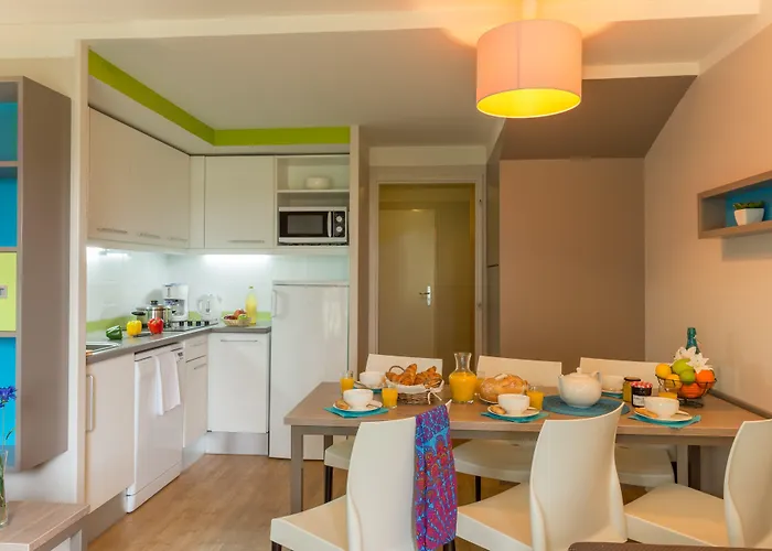 Pierre & Le Chant Des Oiseaux Aparthotel