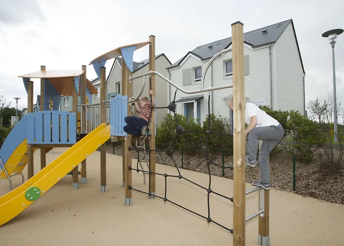 Aparthotel Pierre & Le Chant Des Oiseaux 3*