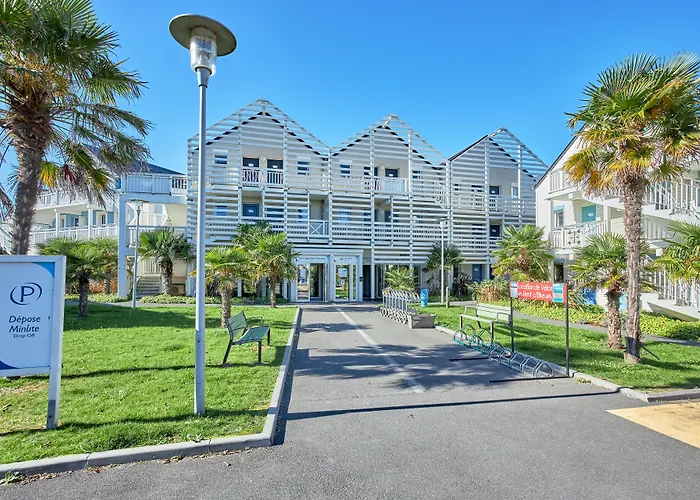 Pierre & Le Chant Des Oiseaux Aparthotel 3*