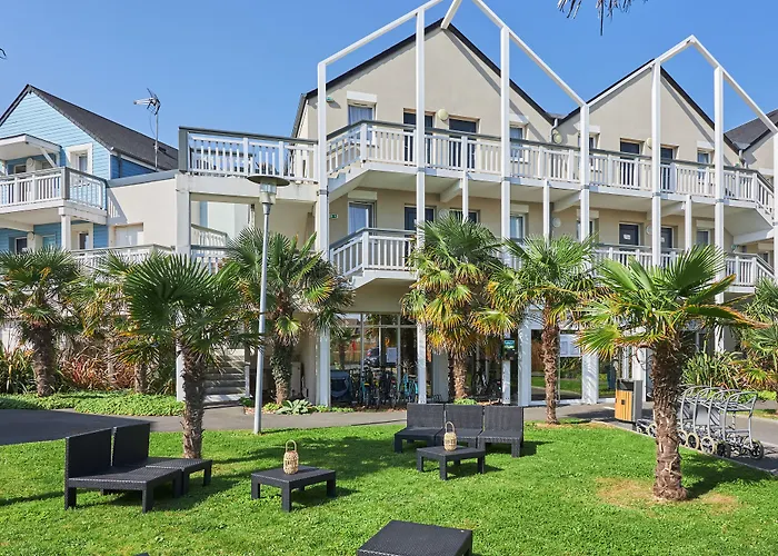 Pierre & Le Chant Des Oiseaux Aparthotel 3*